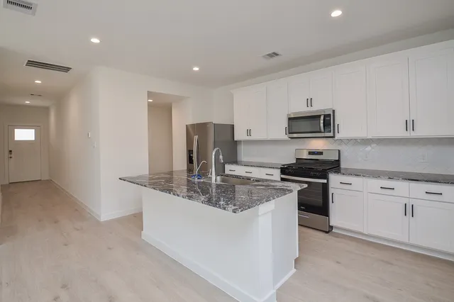 $2,100 | 7831 Sanremo Drive, Richmond, TX 77406