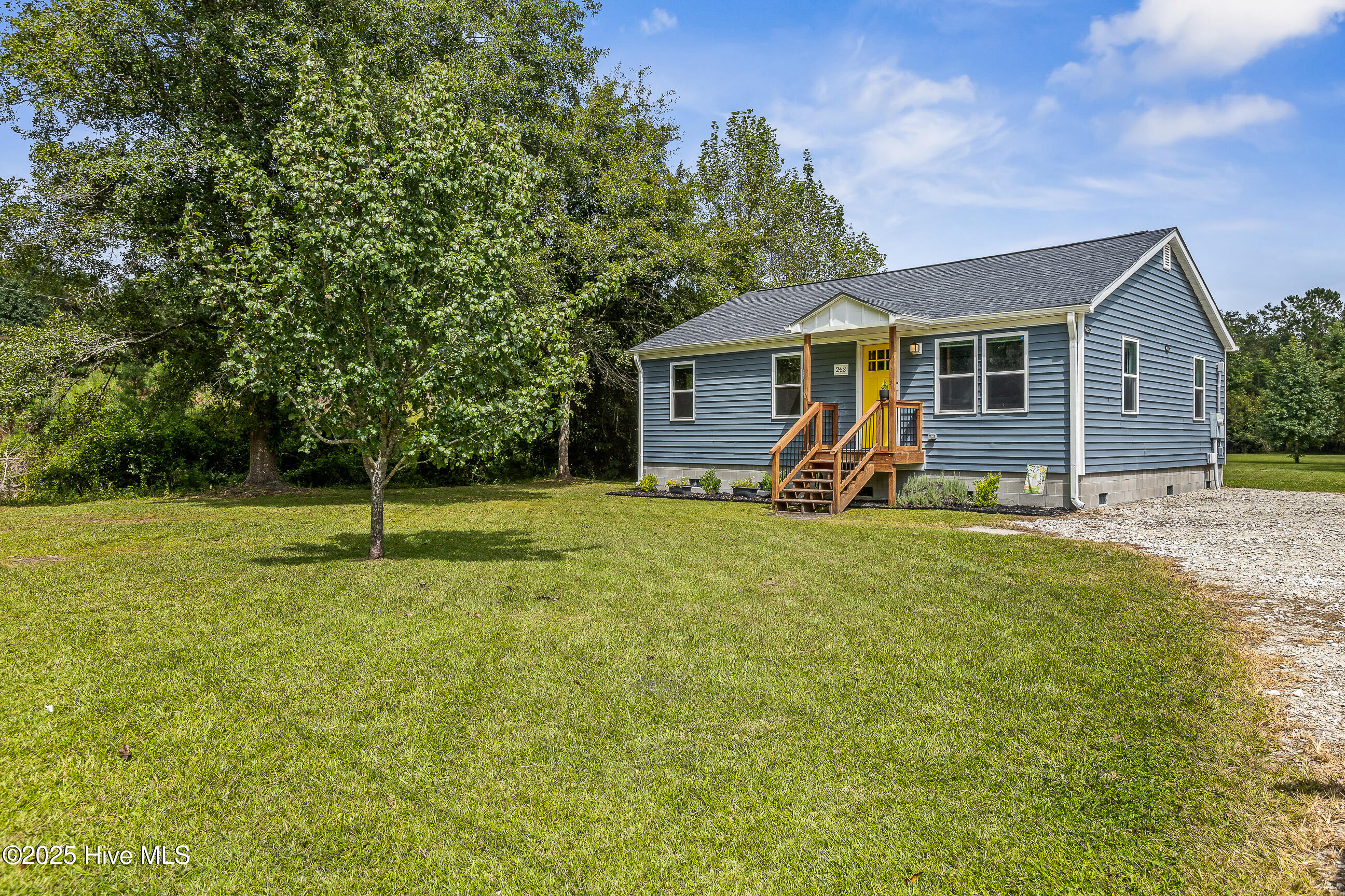 242 Walton Road Midway Park, NC 28544 - Photo 3 of 24 03