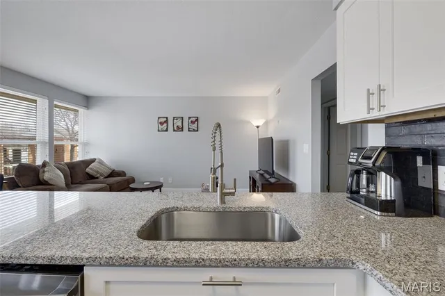 $2,400 | 1970 Greenpoint Drive, Unit 303, St. Louis, MO 63122