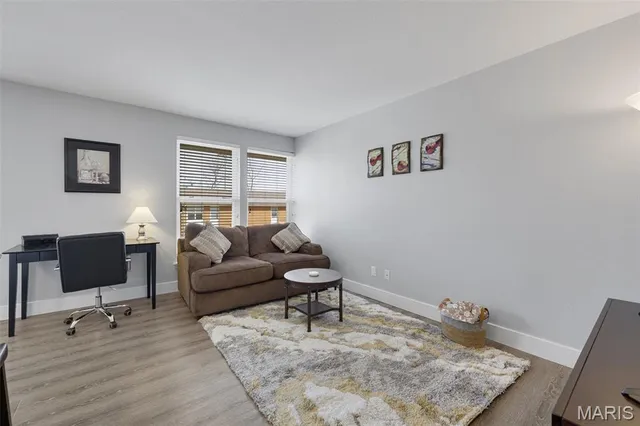 $2,400 | 1970 Greenpoint Drive, Unit 303, St. Louis, MO 63122