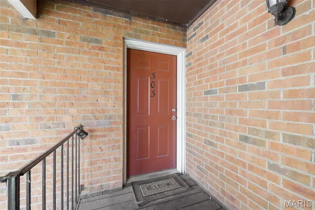$2,400 | 1970 Greenpoint Drive, Unit 303, St. Louis, MO 63122