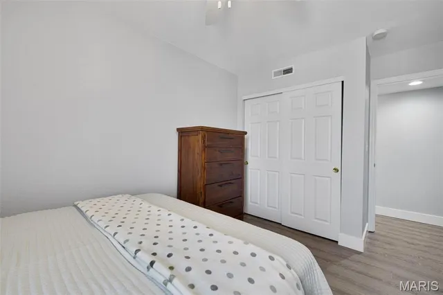 $2,400 | 1970 Greenpoint Drive, Unit 303, St. Louis, MO 63122