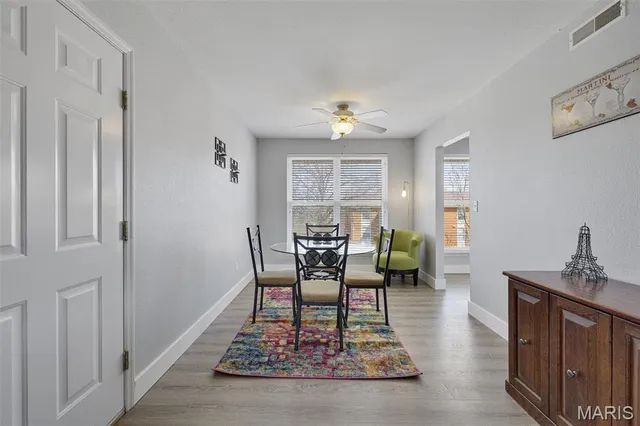 $2,400 | 1970 Greenpoint Drive, Unit 303, St. Louis, MO 63122