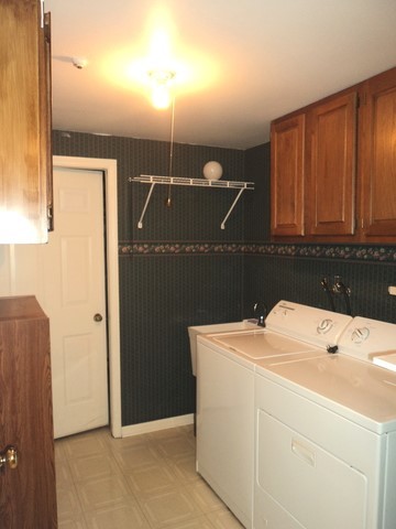 19-w286 Governors Trail Oak Brook, IL 60523 - Photo 13 of 17 a utility room with dryer and washer
