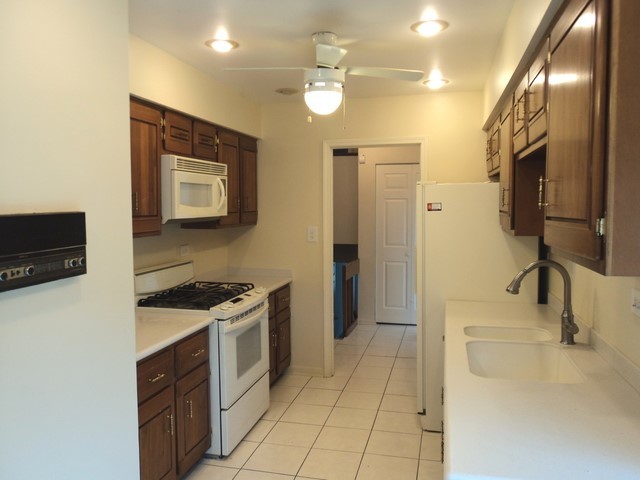 19-w286 Governors Trail Oak Brook, IL 60523 - Photo 4 of 17 a kitchen with stainless steel appliances a stove a refrigerator and a sink