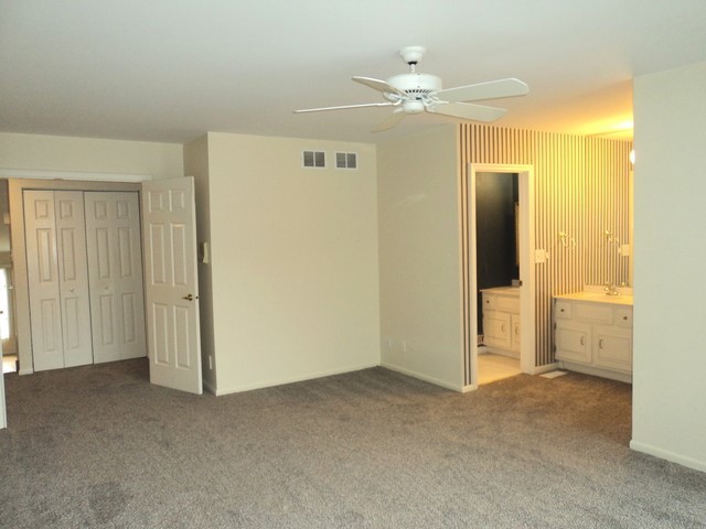 19-w286 Governors Trail Oak Brook, IL 60523 - Photo 9 of 17 a view of a room with a bathroom