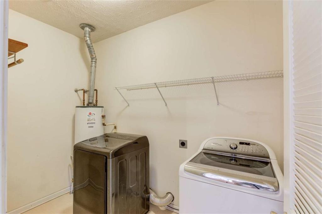3322 Henderson View Court Southwest Loganville, GA 30052 - Photo 29 of 47 a utility room with dryer and washer