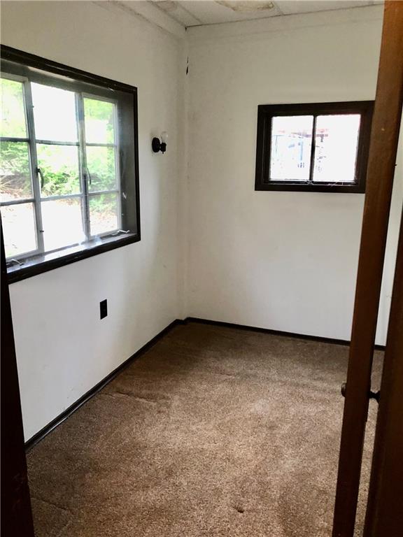 424 West Ingomar Road Pittsburgh, PA 15237 - Photo 17 of 24 an empty room with a window