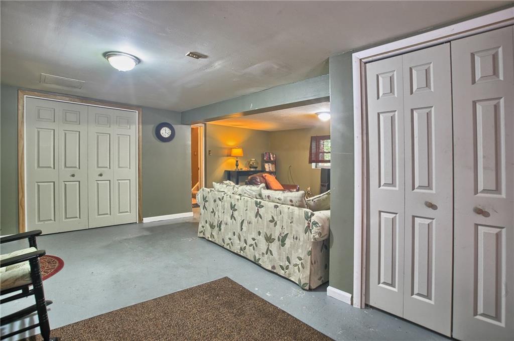 1097 Gringo Road Aliquippa, PA 15001 - Photo 22 of 24 Game room