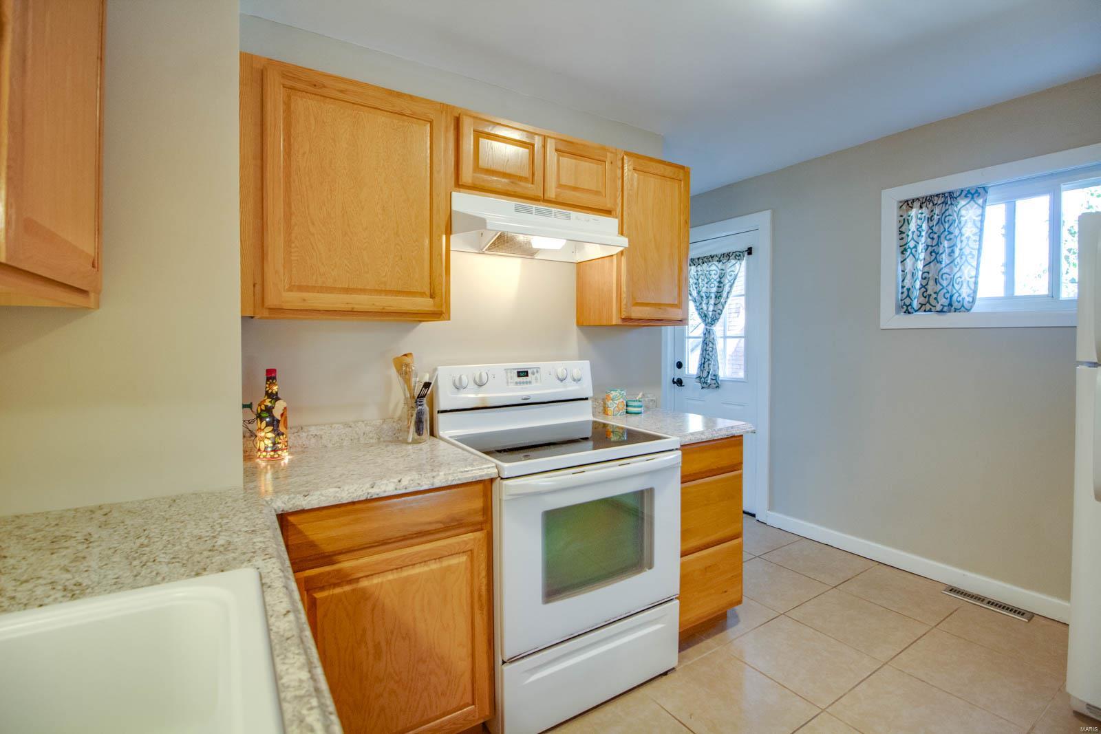 351 Bluff Street Alton, IL 62002 - Photo 8 of 26