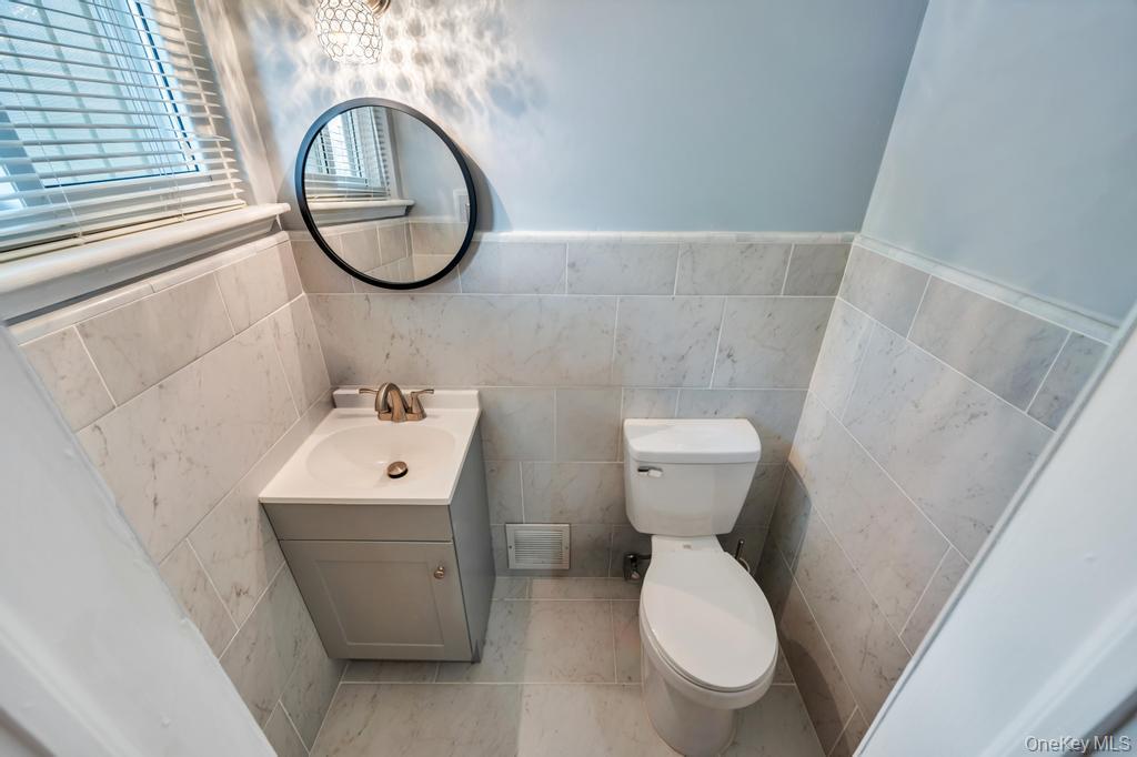372 Hungry Harbor Road Valley Stream, NY 11581 - Photo 17 of 25