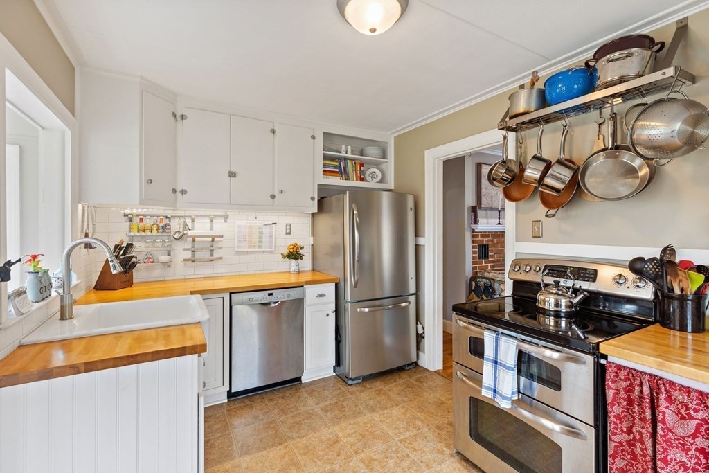 17 Center Street Granby, MA 01033 - Photo 3 of 38