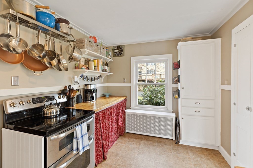 17 Center Street Granby, MA 01033 - Photo 4 of 38