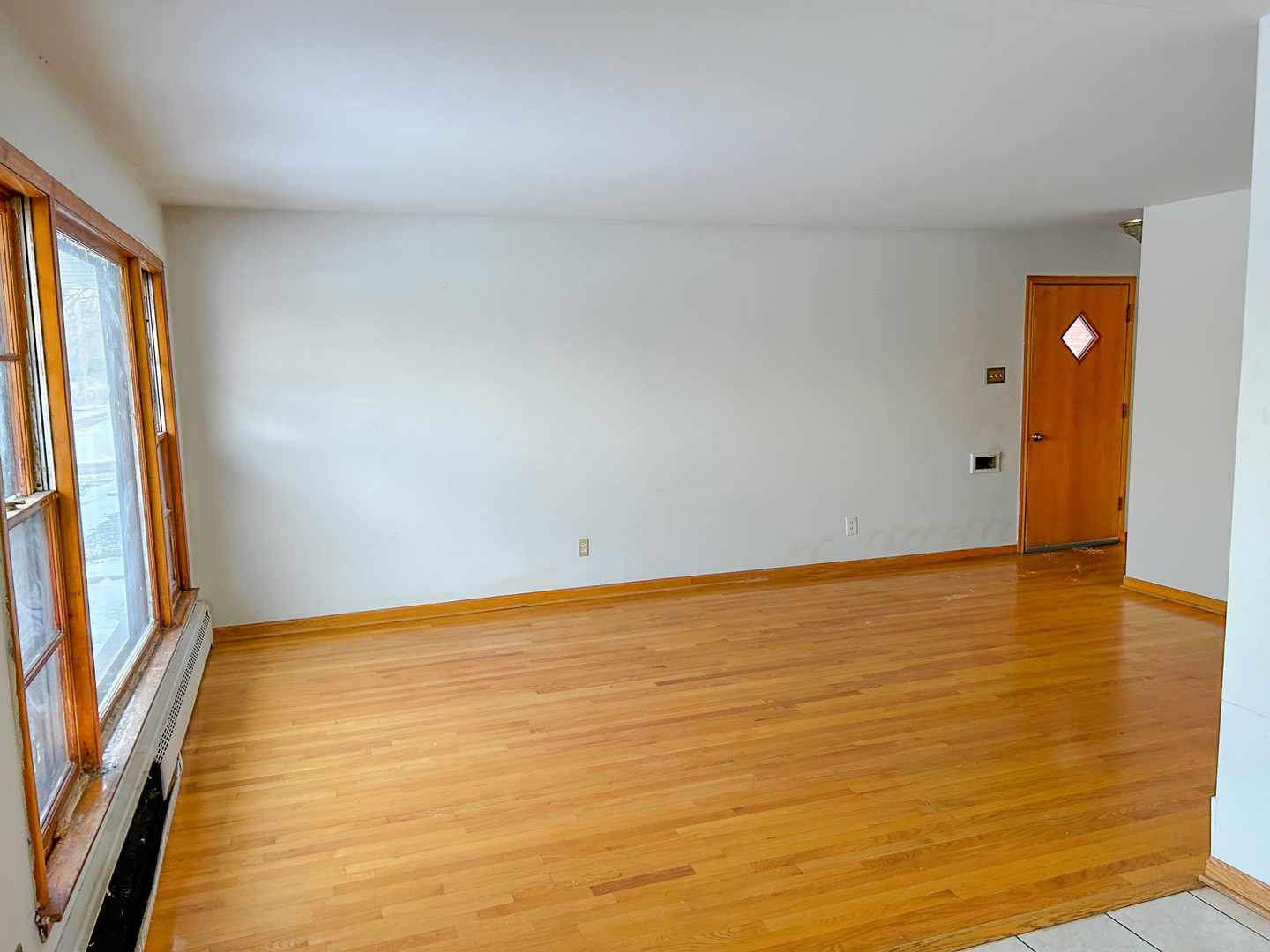 12919 South Escanaba Avenue Chicago, IL 60633 - Photo 8 of 16 a view of an empty room and window
