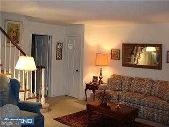 209 School Lane Springfield, PA 19064 - Photo 4 of 12 Living Room