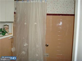 209 School Lane Springfield, PA 19064 - Photo 5 of 12 Bathroom