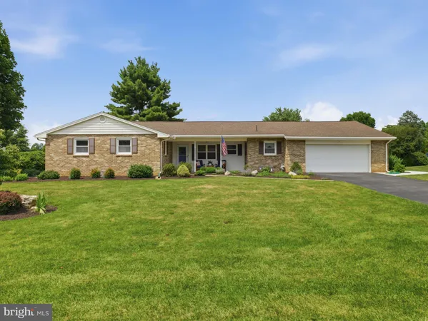 $363,000 | 207 Sherwood Drive, Chambersburg, PA 17202