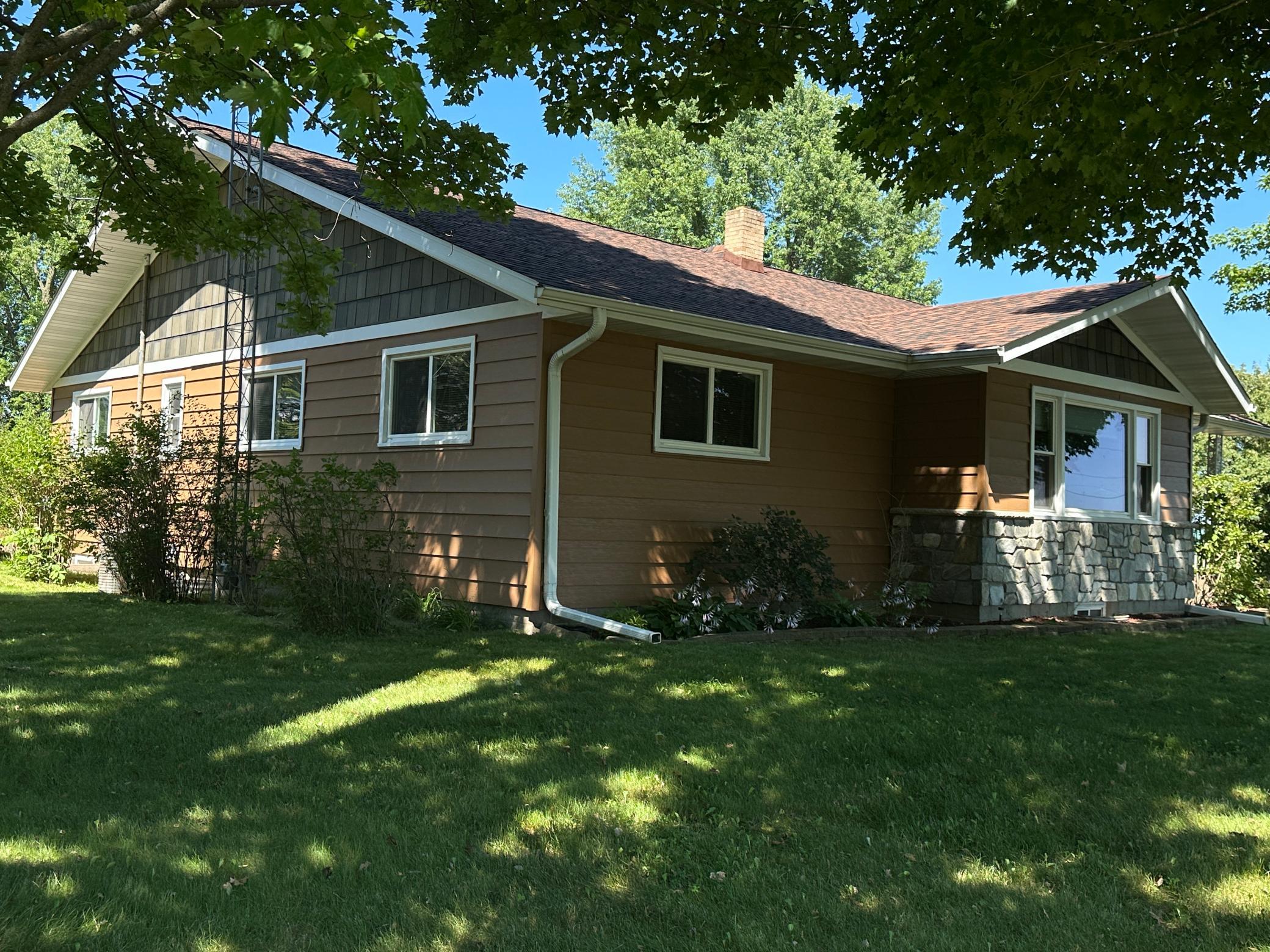 E910 Cedar Road Eau Claire, WI 54701 - Photo 4 of 41