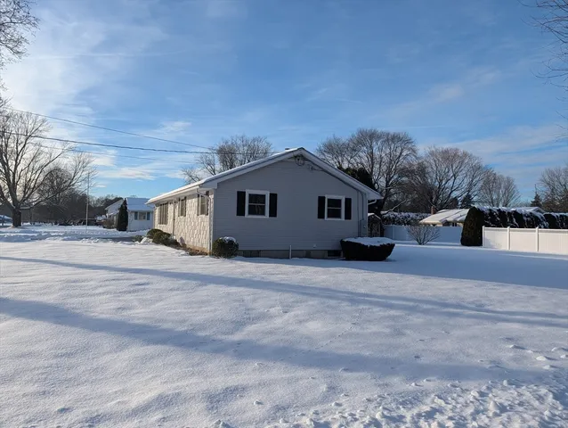 $2,950 | 60 Bridge Street, Hatfield, MA 01038