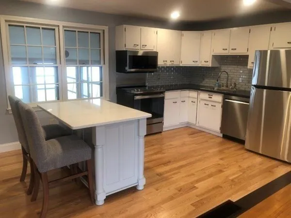 $2,950 | 60 Bridge Street, Hatfield, MA 01038