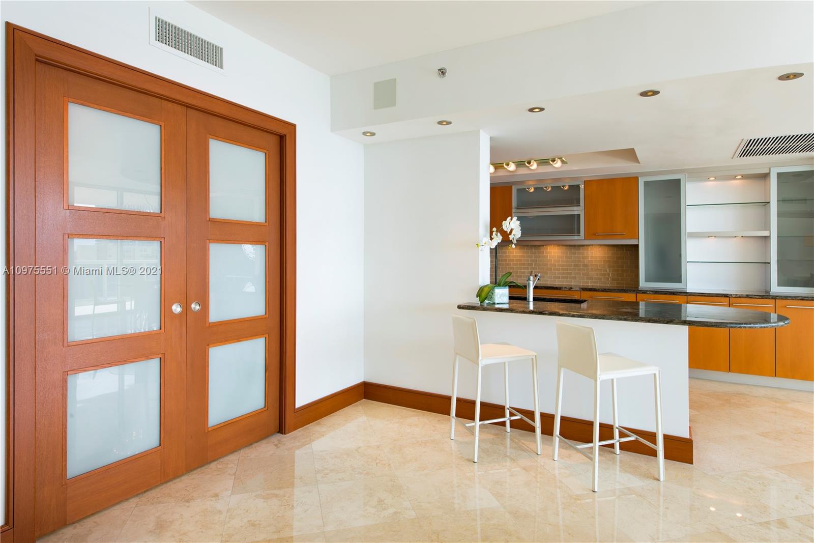 400 Alton Road, Unit 1106 Miami Beach, FL 33139 - Photo 4 of 18