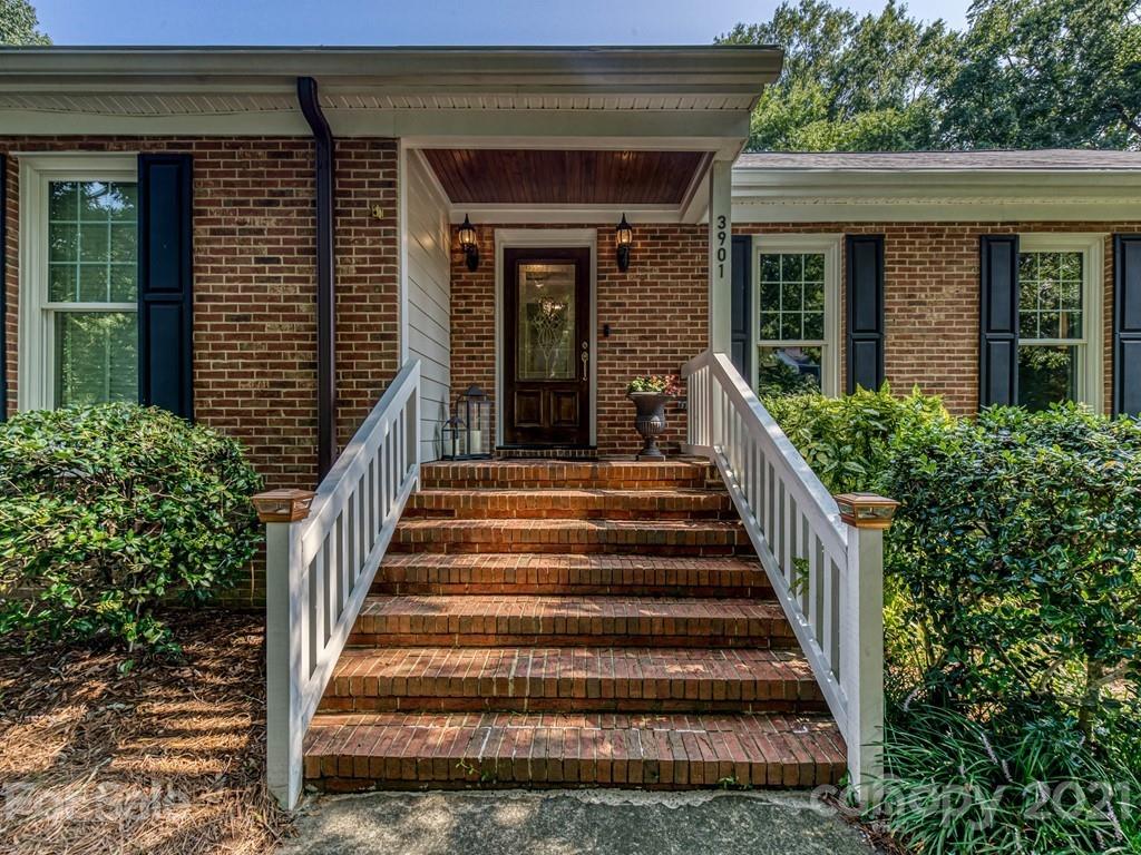 3901 Chevington Road Charlotte, NC 28226 - Photo 2 of 48 Gallery Image 2