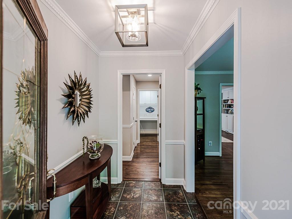 3901 Chevington Road Charlotte, NC 28226 - Photo 3 of 48 Gallery Image 3