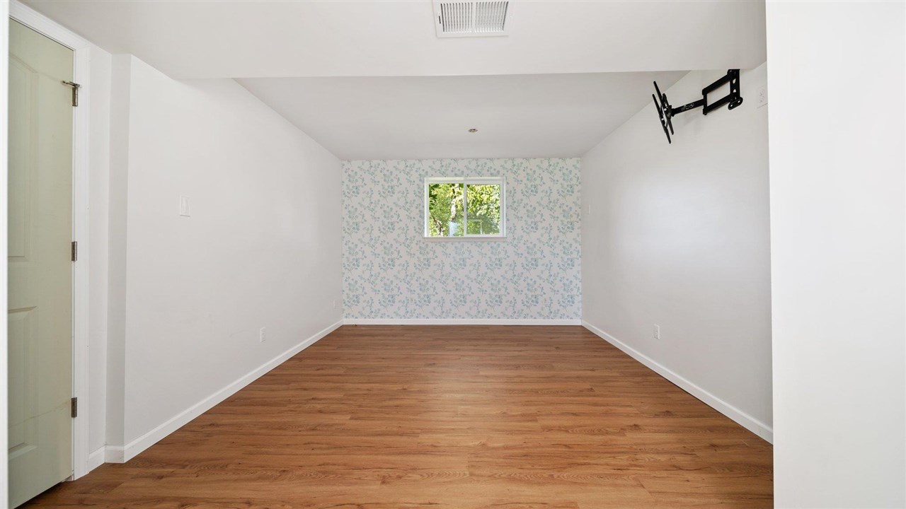 1909 Radcliff Road Traverse City, MI 49685 - Photo 15 of 25 1891919-14.JPG