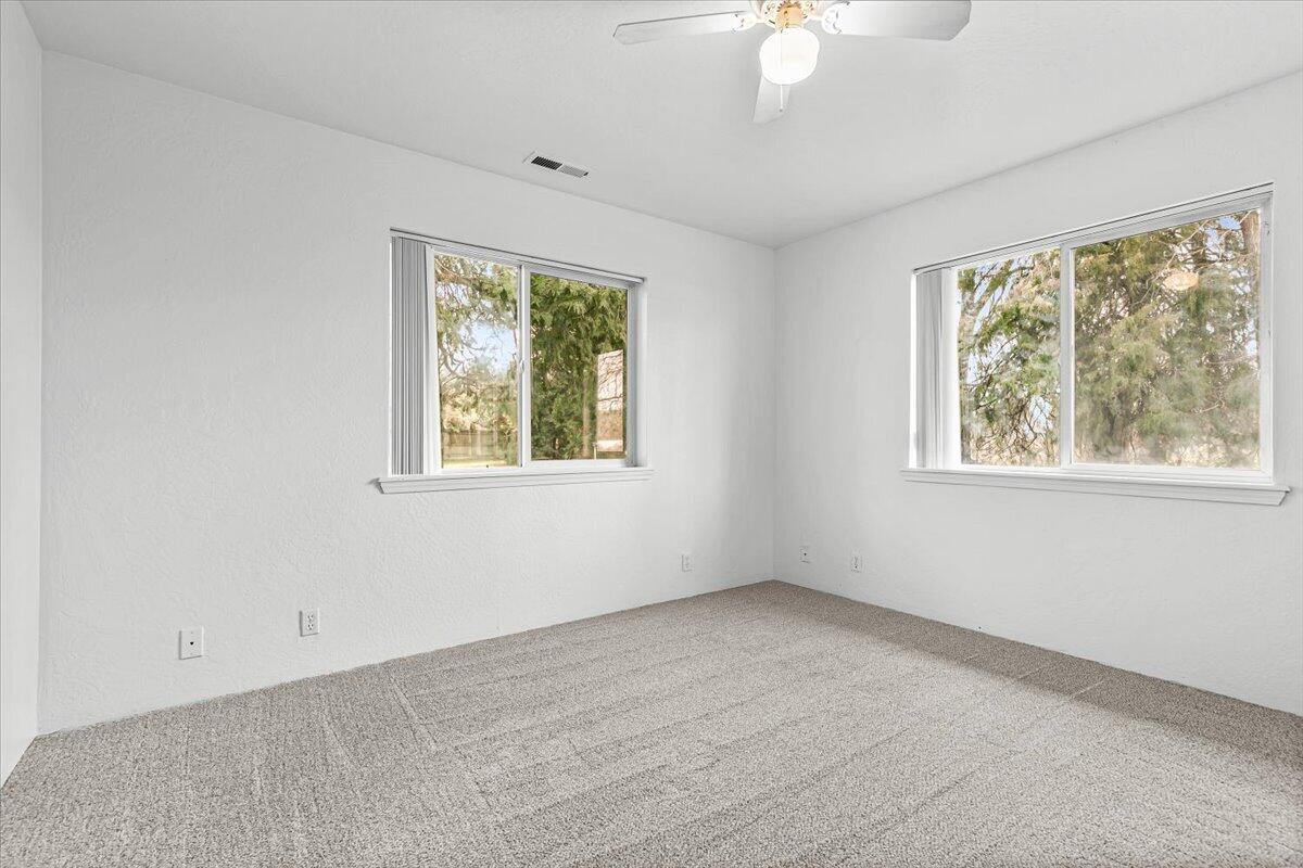 4127 Fern Valley Road Medford, OR 97504 - Photo 22 of 61 18-18