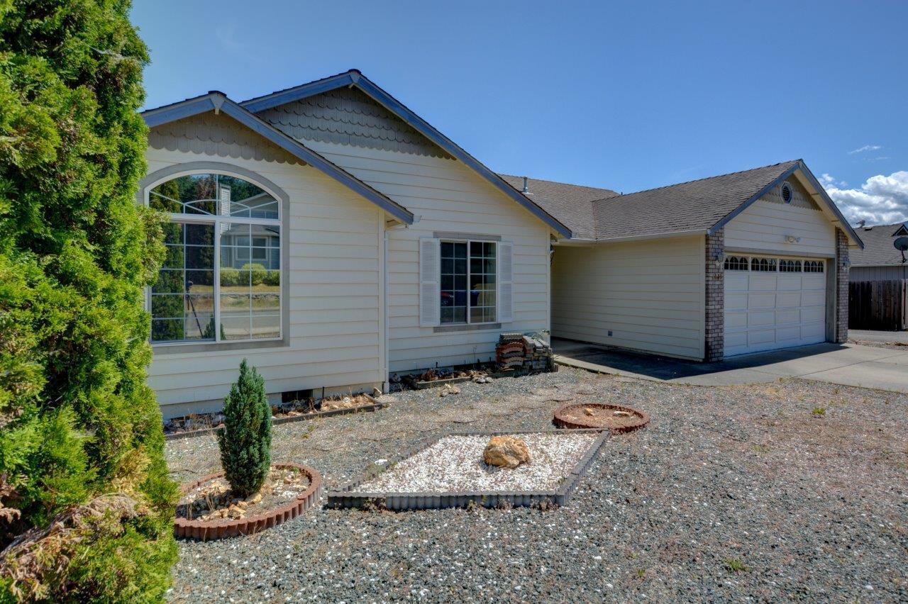 1635 West Harbeck Road Grants Pass, OR 97527 - Photo 6 of 32 DSC_0667_8_9