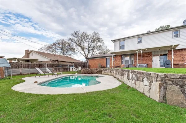 $349,900 | 901 Rockwall Drive, Euless, TX 76039