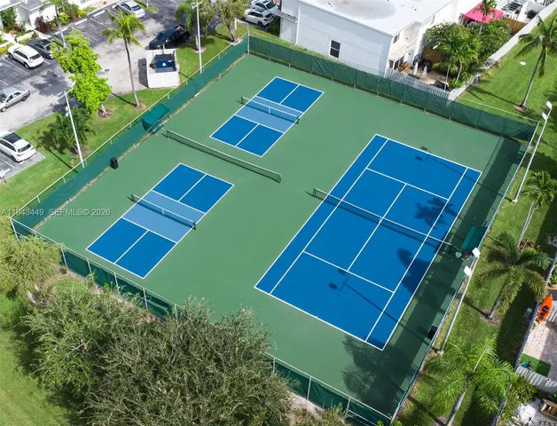 an aerial view of a tennis ground