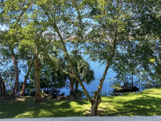 $210,000 | 10090 Northwest 80th Court, Unit 1330, Hialeah Gardens, FL 33016