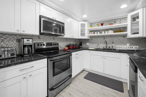 $3,850 | 1460 Gulf Boulevard, Unit 506, Clearwater, FL 33767