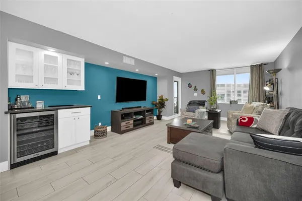 $3,850 | 1460 Gulf Boulevard, Unit 506, Clearwater, FL 33767