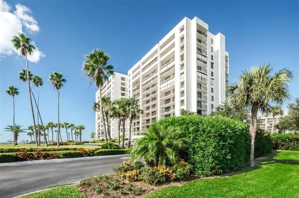 $3,850 | 1460 Gulf Boulevard, Unit 506, Clearwater, FL 33767