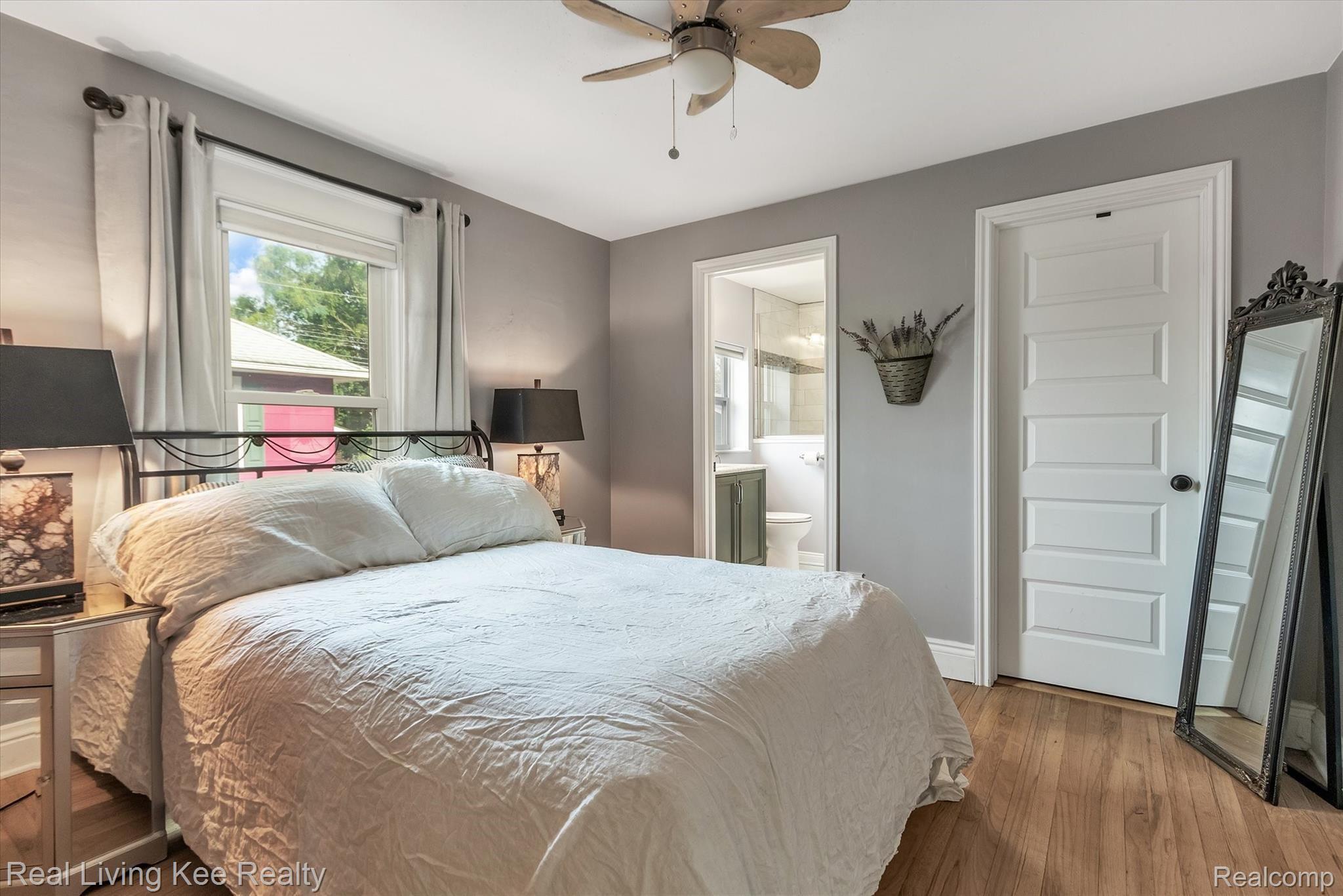 706 Parkdale Road Rochester, MI 48307 - Photo 25 of 40 25-706-Parkdale-Rd-WindowStill-Real-Estate-Photography-25.jpg