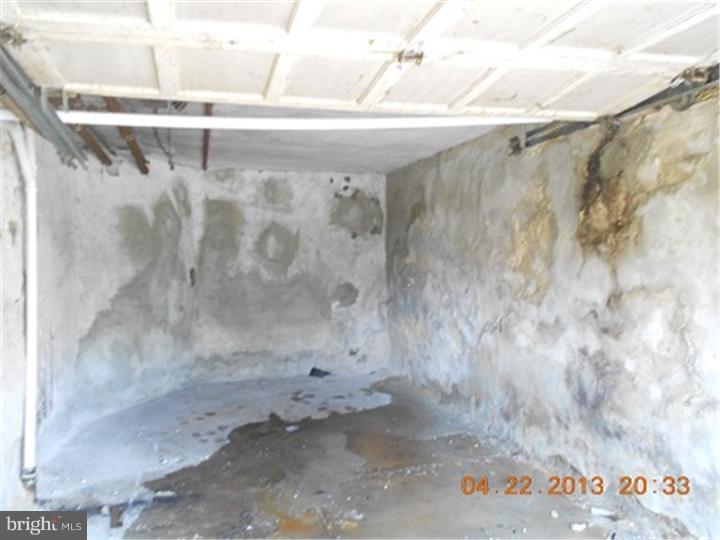 2525 Lloyd Street Philadelphia, PA 19142 - Photo 12 of 13 Garage