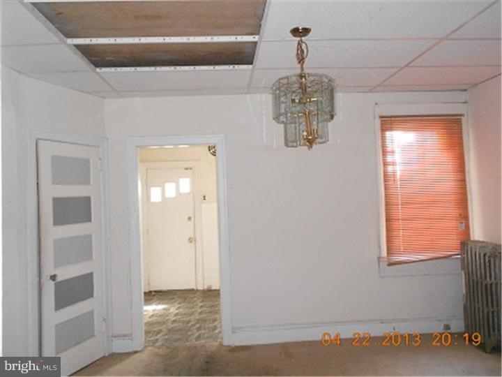 2525 Lloyd Street Philadelphia, PA 19142 - Photo 5 of 13 Dining Room