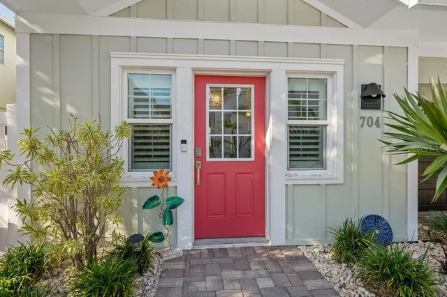 $2,995,000 | 704 Gladiolus Street, Anna Maria, FL 34216