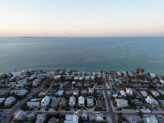 $2,995,000 | 704 Gladiolus Street, Anna Maria, FL 34216