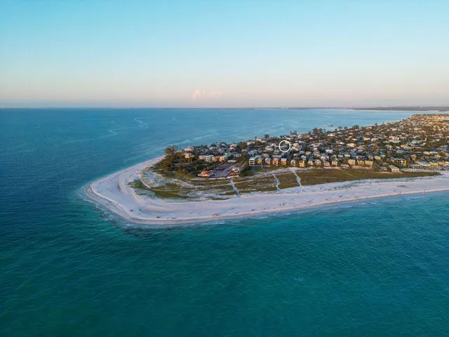 $2,995,000 | 704 Gladiolus Street, Anna Maria, FL 34216