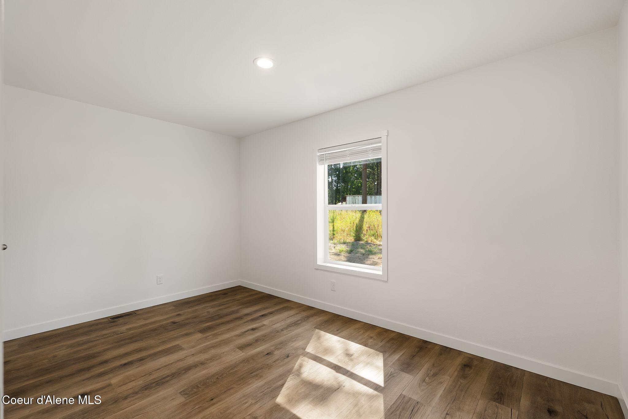195 Davis Road Sagle, ID 83860 - Photo 14 of 47 14 Bedroom 2