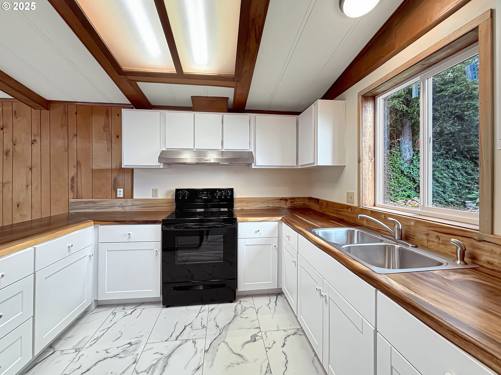 15609 Highway 101 Brookings, OR 97415 - Photo 27 of 32