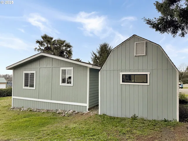 $199,900 | 15609 Highway 101, Brookings, OR 97415