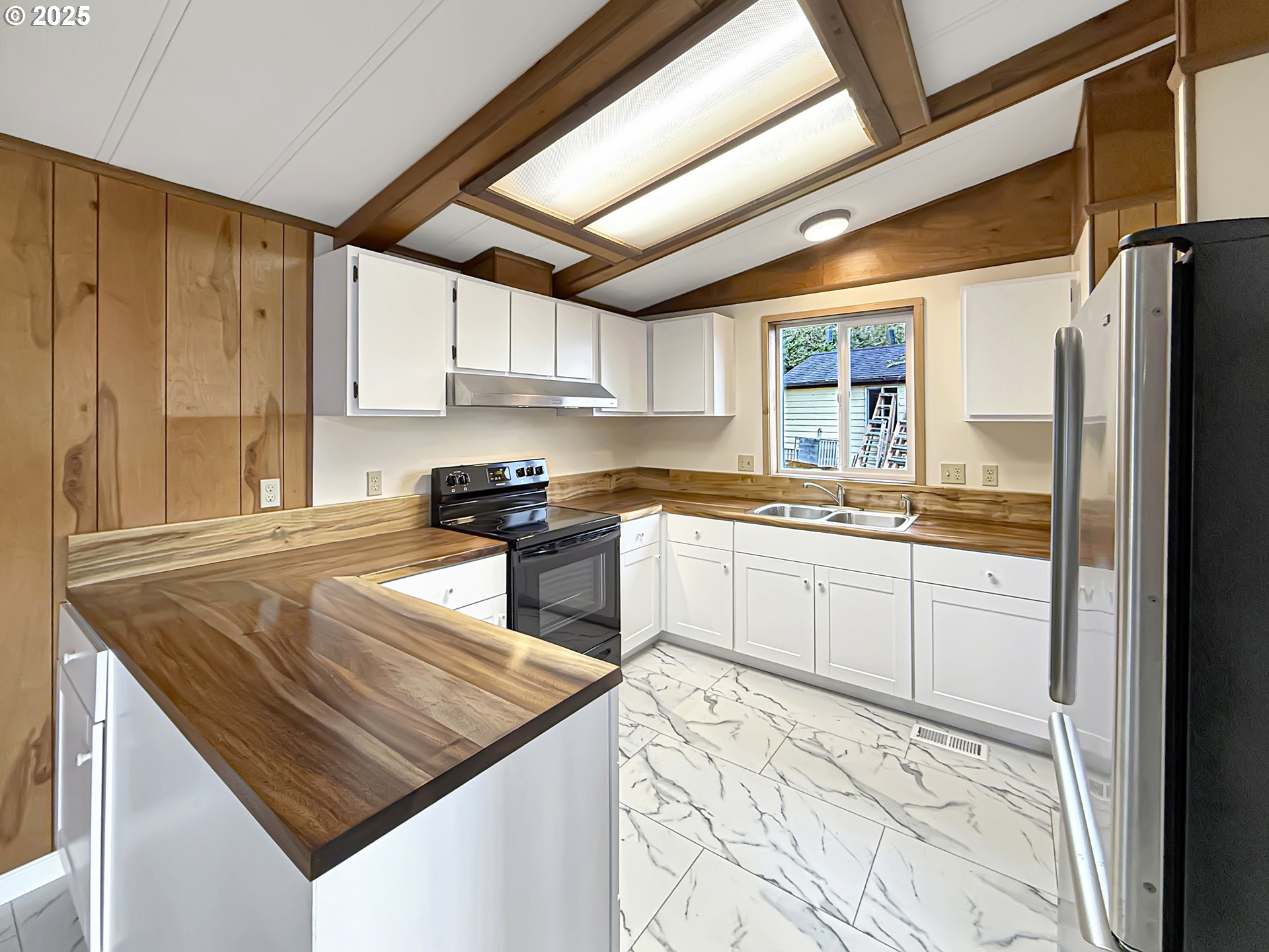 15609 Highway 101 Brookings, OR 97415 - Photo 8 of 32