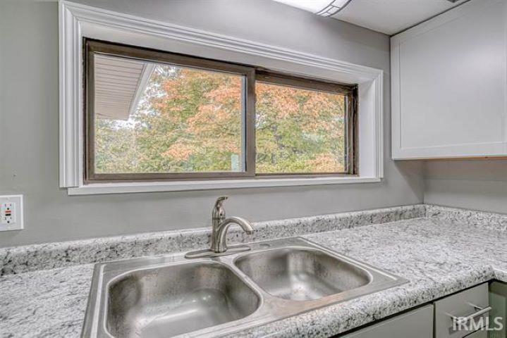1342 West Dupont Road Fort Wayne, IN 46845 - Photo 4 of 28