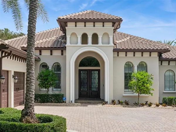 a view of a livingroom with furniture window and outside view