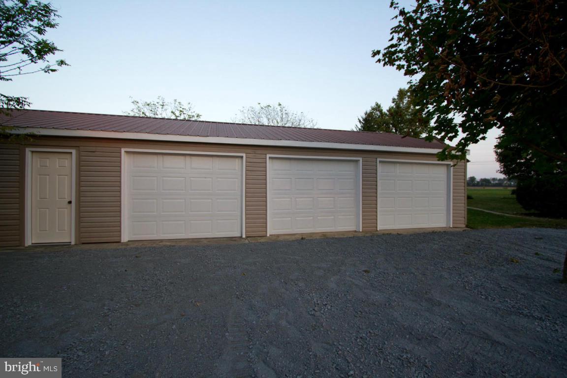 2292 Mountain Road Manheim, PA 17545 - Photo 2 of 28