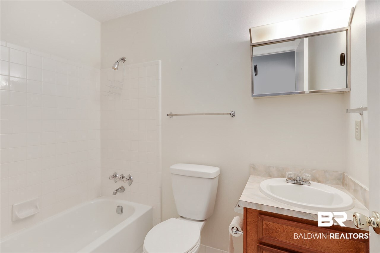 312 West Palm Avenue Foley, AL 36535 - Photo 10 of 12 Bathroom 2